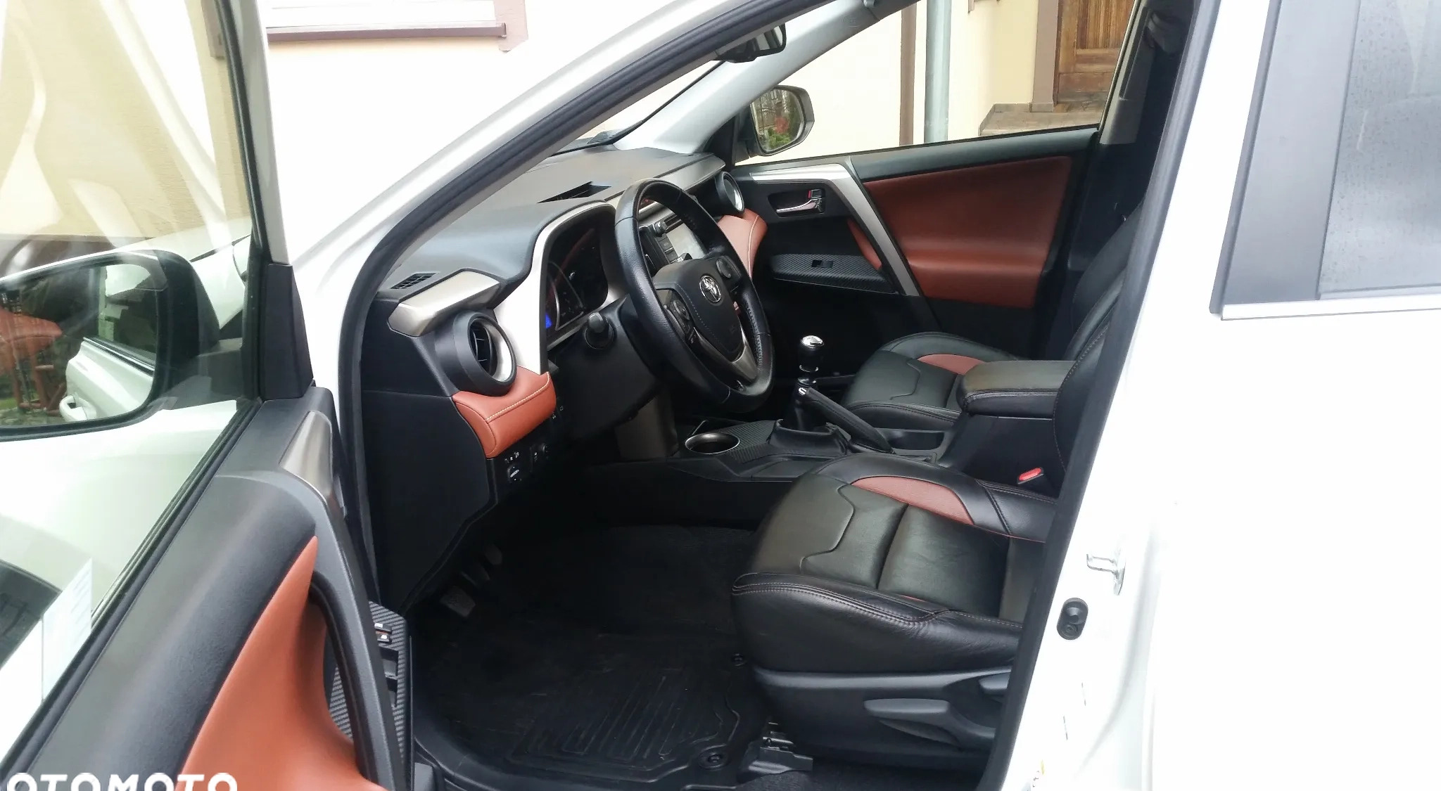 Toyota RAV4 cena 70500 przebieg: 209900, rok produkcji 2015 z Koluszki małe 106